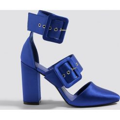 NA-KD Shoes Czółenka na słupku z klamrami - Blue. Niebieskie czółenka damskie NA-KD Shoes, w paski, na wysokim obcasie, na obcasie. W wyprzedaży za 64,78 zł.