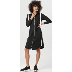 Czarna Bluza Melimelle. Czarne bluzy damskie Born2be, xl, bez wzorów, bez rękawów, bez kaptura. W wyprzedaży za 69,99 zł.
