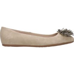 Baleriny MARISA. Brązowe baleriny damskie z odkrytą piętą marki Gino Rossi, ze skóry, eleganckie, na płaskiej podeszwie. Za 249,90 zł.