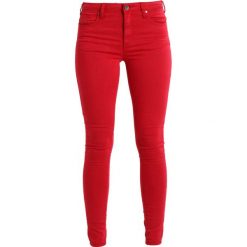 Kaffe EVITA PANTS Jeans Skinny Fit chili red. Czerwone rurki damskie Kaffe. Za 249,00 zł.