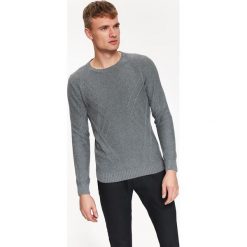 Sweter z przeplotami. Szare swetry męskie Top Secret, na zimę, m, bez wzorów, z dzianiny, klasyczne, z okrągłym kołnierzem, bez kaptura. W wyprzedaży za 69,99 zł.
