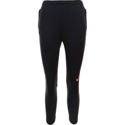 Nike Performance DRY SQAD PANT Spodnie treningowe black/cone. Czarne spodnie chłopięce Nike Performance, z elastanu. Za 199,00 zł.