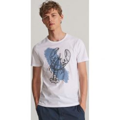 T-shirt z haftowanym wzorem - Biały. Białe t-shirty męskie Reserved, s, z haftami, bez kołnierzyka. Za 39,99 zł.