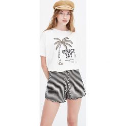 Koszulka „Venice Bay”. Szare t-shirty damskie marki Pull&Bear. Za 41,90 zł.