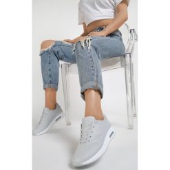 Jasnoszare Buty Sportowe Delectable Days. Szare buty sportowe damskie Renee, bez wzorów, sportowe. W wyprzedaży za 99,99 zł.