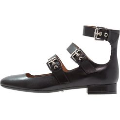 Buty ślubne damskie: Whistles Czółenka black