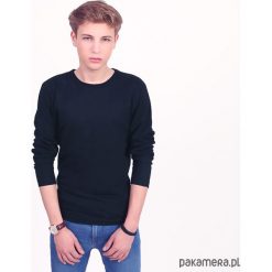 Męska koszulka DR granatowa Bez nadruku. Szare koszulki męskie Pakamera, m, z nadrukiem, z bawełny, bez kołnierzyka, z długim rękawem, długie. Za 75,00 zł.