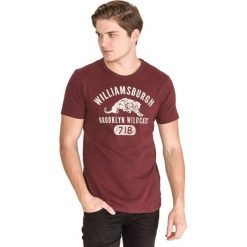 Jack & Jones Gavin Koszulka Czerwony. Czerwone podkoszulki męskie Jack & Jones, m, z nadrukiem, z bawełny, bez kołnierzyka, z krótkim rękawem, krótkie. Za 78,95 zł.