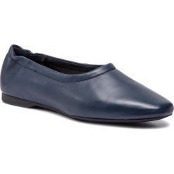 Półbuty VAGABOND - Maddie 4704-140-64 Dk Blue. Niebieskie półbuty damskie marki Vagabond, bez wzorów, ze skóry, bez obcasa, na płaskiej podeszwie, bez zapięcia. Za 339,00 zł.