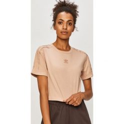 Adidas Originals - T-shirt. Różowe topy damskie adidas Originals, z aplikacjami, z dzianiny, casualowe, z okrągłym kołnierzem. Za 119,90 zł.