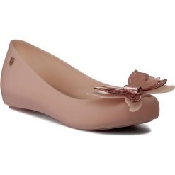 Baleriny MELISSA - Ultragirl Fly Ad 31977 Light Pink 01822. Różowe baleriny damskie marki Melissa, bez wzorów, z tworzywa sztucznego, bez obcasa. W wyprzedaży za 199,00 zł.