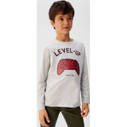 Mango Kids - Longsleeve dziecięcy Video 110-164 cm. Szare t-shirty chłopięce Mango Kids, z nadrukiem, z bawełny, z długim rękawem. Za 45,90 zł.