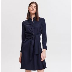 Sukienka z Tencelu™ - Granatowy. Niebieskie sukienki damskie Reserved, bez wzorów, bez kołnierzyka, bez rękawów. Za 139,99 zł.