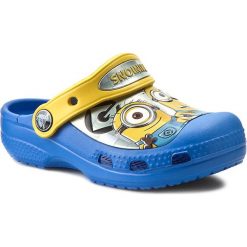 Klapki CROCS - Cc Minions Clog 201311 Varsity Blue/Yellow. Żółte sandały chłopięce Crocs. W wyprzedaży za 119,00 zł.