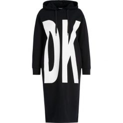 Sukienka dzianinowa DKNY P9DD9BOC. Czarne sukienki damskie DKNY, xs, bez wzorów, z bawełny, bez kołnierzyka, bez rękawów. W wyprzedaży za 389,00 zł.