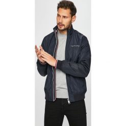 Tommy Hilfiger - Kurtka. Niebieskie kurtki męskie TOMMY HILFIGER, s, bez wzorów, z poliesteru, krótkie, bez kaptura. W wyprzedaży za 699,90 zł.