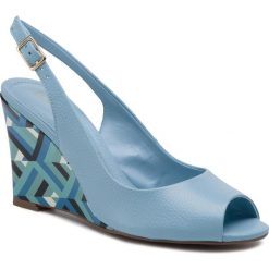Sandały LORETTA VITALE - Gardenia 5554-203-237 Aquamarine. Niebieskie klapki damskie marki Loretta Vitale, bez wzorów, ze skóry, bez obcasa, na obcasie. Za 299,00 zł.