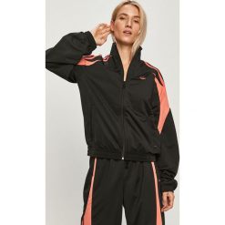 Adidas Originals - Bluza. Czarne bluzy damskie adidas Originals, z aplikacjami, z poliesteru, bez rękawów, bez kaptura. Za 269,90 zł.