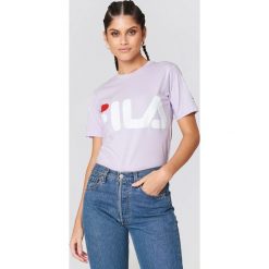 FILA Klasyczny T-shirt z logo - Purple. Fioletowe t-shirty damskie Fila, z nadrukiem, z bawełny, klasyczne, z klasycznym kołnierzykiem. Za 100,95 zł.