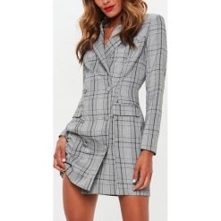 Sukienka IVELA. Szare sukienki damskie IVET, bez wzorów, z materiału, eleganckie, bez kołnierzyka, bez rękawów. W wyprzedaży za 49,00 zł.