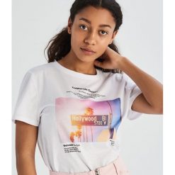 T-shirt z fotograficznym nadrukiem - Biały. Białe t-shirty damskie Sinsay, s, z nadrukiem, bez kołnierzyka. Za 29,99 zł.
