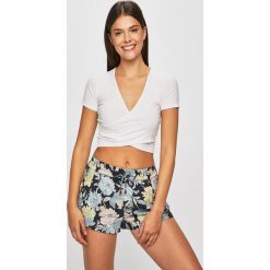 Tally Weijl - Top. Czarne bluzki damskie TALLY WEIJL, s, bez wzorów, z elastanu, bez kołnierzyka, z krótkim rękawem. Za 39,90 zł.
