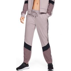 Under Armour Spodnie dresowe Różowy Beżowy. Różowe spodnie dresowe damskie Under Armour, xs, z bawełny. Za 240,95 zł.