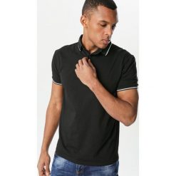 Czarna Koszulka Gunbritt. Czarne koszulki męskie Born2be, xl, bez wzorów, klasyczne, z krótkim rękawem. Za 49,99 zł.