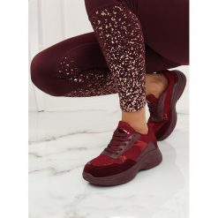 Buty sportowe bordowe B318-18 WINE RED. Czerwone buty sportowe damskie obuwie damskie, z tkaniny. Za 42,92 zł.