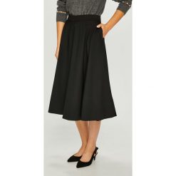 Calvin Klein - Spódnica. Czarne spódniczki damskie z wysokim stanem marki Calvin Klein, z elastanu, midi. W wyprzedaży za 539,90 zł.