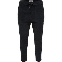 ONLY&SONS Męskie spodnie Linus Corduroy Pk 01447 Black (rozmiar M). Czarne jeansy męskie Only&Sons, m, bez wzorów. W wyprzedaży za 94,00 zł.