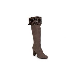 Kozaki Stuart Weitzman ZOOKEEPER. Pomarańczowe kozaki damskie marki Stuart Weitzman, bez obcasa, bez zapięcia. Za 2303,20 zł.