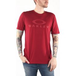 Oakley Koszulka Czerwony. Czerwone podkoszulki męskie Oakley, m, z nadrukiem, z bawełny, bez kołnierzyka, krótkie. Za 119,95 zł.