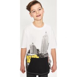 T-shirt z kieszenią - Biały. Białe t-shirty damskie Reserved, s, bez wzorów, bez kołnierzyka. Za 59,99 zł.