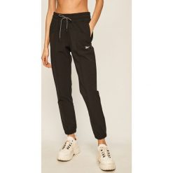 Reebok - Spodnie. Czarne spodnie damskie Reebok, s, z elastanu. Za 199,90 zł.