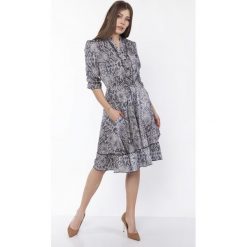Sukienka koszulowa midi w zwierzęcy wzór - 40. Sukienki damskie e-margeritka.pl, bez wzorów, z poliesteru, z długim rękawem, długie, bez kaptura. Za 189,99 zł.