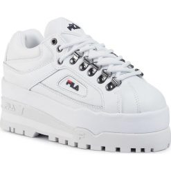 Sneakersy FILA - Trailblazer Wedge Wmn 5HM00524.125 White/Fila Navy/Fila Red. Białe półbuty damskie Fila, na co dzień, bez wzorów, ze skóry ekologicznej, bez obcasa, na płaskiej podeszwie, bez zapięcia. W wyprzedaży za 369,00 zł.