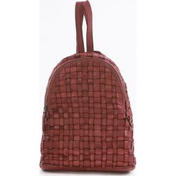 Plecaki damskie: Skórzany plecak w kolorze czerwonym – 25 x 31 x 13 cm