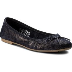 Baleriny TAMARIS - 1-22137-38 Navy/Pewter 899. Niebieskie baleriny damskie Tamaris, bez wzorów, ze skóry, klasyczne, bez obcasa, na płaskiej podeszwie. W wyprzedaży za 139,00 zł.