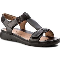 Sandały CLARKS - Un Haywood 261240574 Black Leather. Czarne klapki damskie Clarks, bez wzorów, ze skóry, bez obcasa. W wyprzedaży za 279,00 zł.