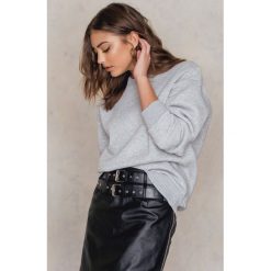 Bluzy rozpinane damskie: Vanessa Moe x NA-KD Bluza z okrągłym dekoltem crew neck - Grey
