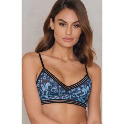 Biustonosze bardotka: NA-KD Lingerie Biustonosz z siateczki – Blue