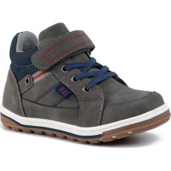 Sneakersy XTI - 56919 Grey. Szare trampki chłopięce Xti, bez wzorów, ze skóry ekologicznej, bez zapięcia. W wyprzedaży za 139,00 zł.