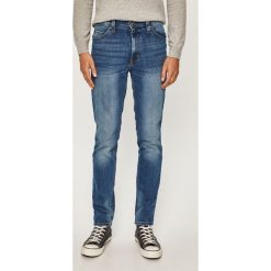 Mustang - Jeansy Tramper Tapered. Niebieskie jeansy męskie Mustang, z aplikacjami. Za 269,90 zł.