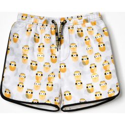 Szorty plażowe z Minionkami - Biały. Białe spodenki i szorty męskie Reserved, bez wzorów. W wyprzedaży za 15,99 zł.