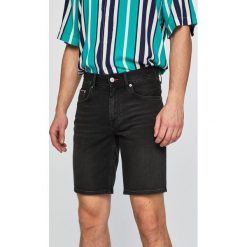 Tommy Hilfiger - Szorty. Czarne spodenki i szorty męskie TOMMY HILFIGER, bez wzorów, z elastanu, casualowe. W wyprzedaży za 249,90 zł.