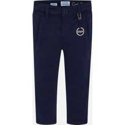 Mayoral - Spodnie dziecięce 92 - 134 cm. Niebieskie spodnie chłopięce Mayoral, bez wzorów, z elastanu, casualowe. W wyprzedaży za 99,90 zł.