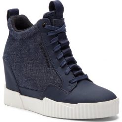 Sneakersy G-Star Raw Rackam Wedge Sneaker D12456-8936-6486. Niebieskie półbuty damskie G-Star RAW, bez wzorów, retro, bez obcasa, bez zapięcia. W wyprzedaży za 369,00 zł.