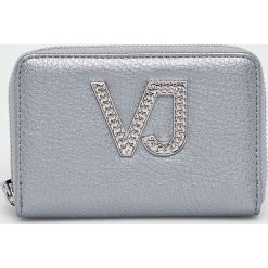 Versace Jeans - Portfel. Niebieskie portfele damskie Versace Jeans, z jeansu. W wyprzedaży za 249,90 zł.