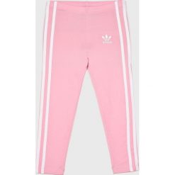 Adidas Originals - Legginsy dziecięce 104-128 cm. Różowe spodnie dziewczęce adidas Originals, bez wzorów, z elastanu. Za 99,90 zł.